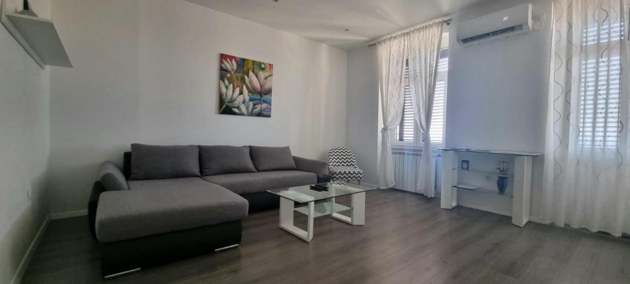 Apartment Lori - Beautiful View Rijeka Exteriör bild